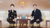 拍马屁的小伙子